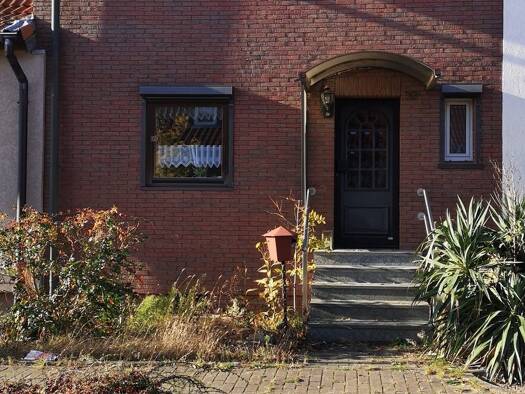 Reihenmittelhaus zum Kauf 133.000 € 3 Zimmer 105 m² 269 m² Grundstück frei ab sofort Ulmenweg 39 Stendal 39576