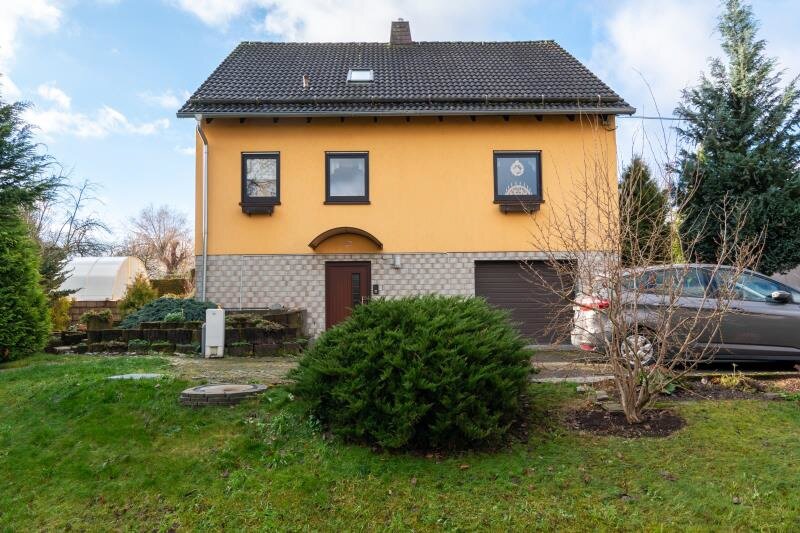 Einfamilienhaus zum Kauf 299.000 € 6 Zimmer 139,6 m²<br/>Wohnfläche 2.223 m²<br/>Grundstück Neukirchen Neukirchen 09221