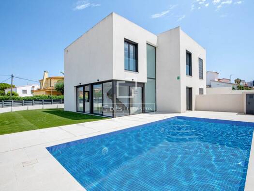 Haus zum Kauf 739.000 € 169 m² 625 m² Grundstück Empuriabrava 17487
