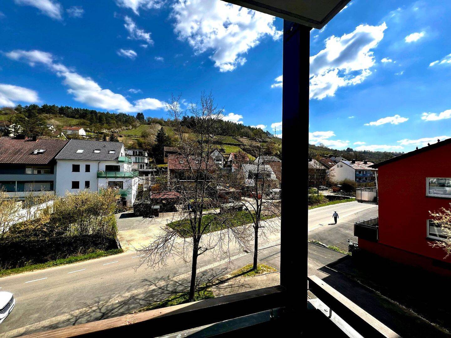 Helles saniertes Appartement mit Balkon in Randersacker