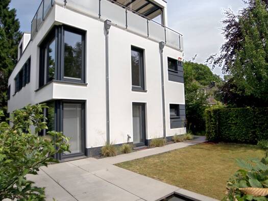 Doppelhaushälfte zum Kauf 889.000 € 4 Zimmer 131 m² 654 m² Grundstück frei ab sofort Volksdorf Hamburg 22359