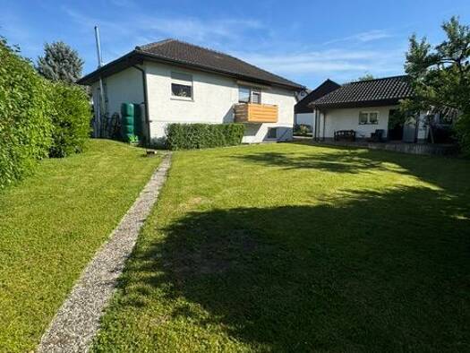 Bungalow zum Kauf provisionsfrei 1.200.000 € 7 Zimmer 210 m² 1.050 m² Grundstück Erlenweg 5 Wolfenweiler Schallstadt 79227