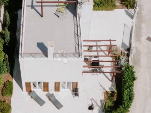 Einfamilienhaus zum Kauf 800.000 € 4 Zimmer 188 m² Splitska, Supetar Supetar 21400