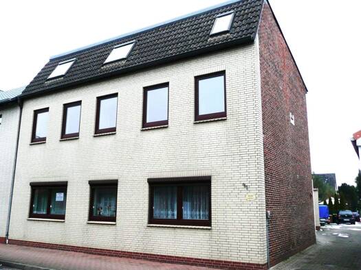 Stadthaus zum Kauf 325.000 € 5,5 Zimmer 152 m² 703 m² Grundstück Barmstedt 25355