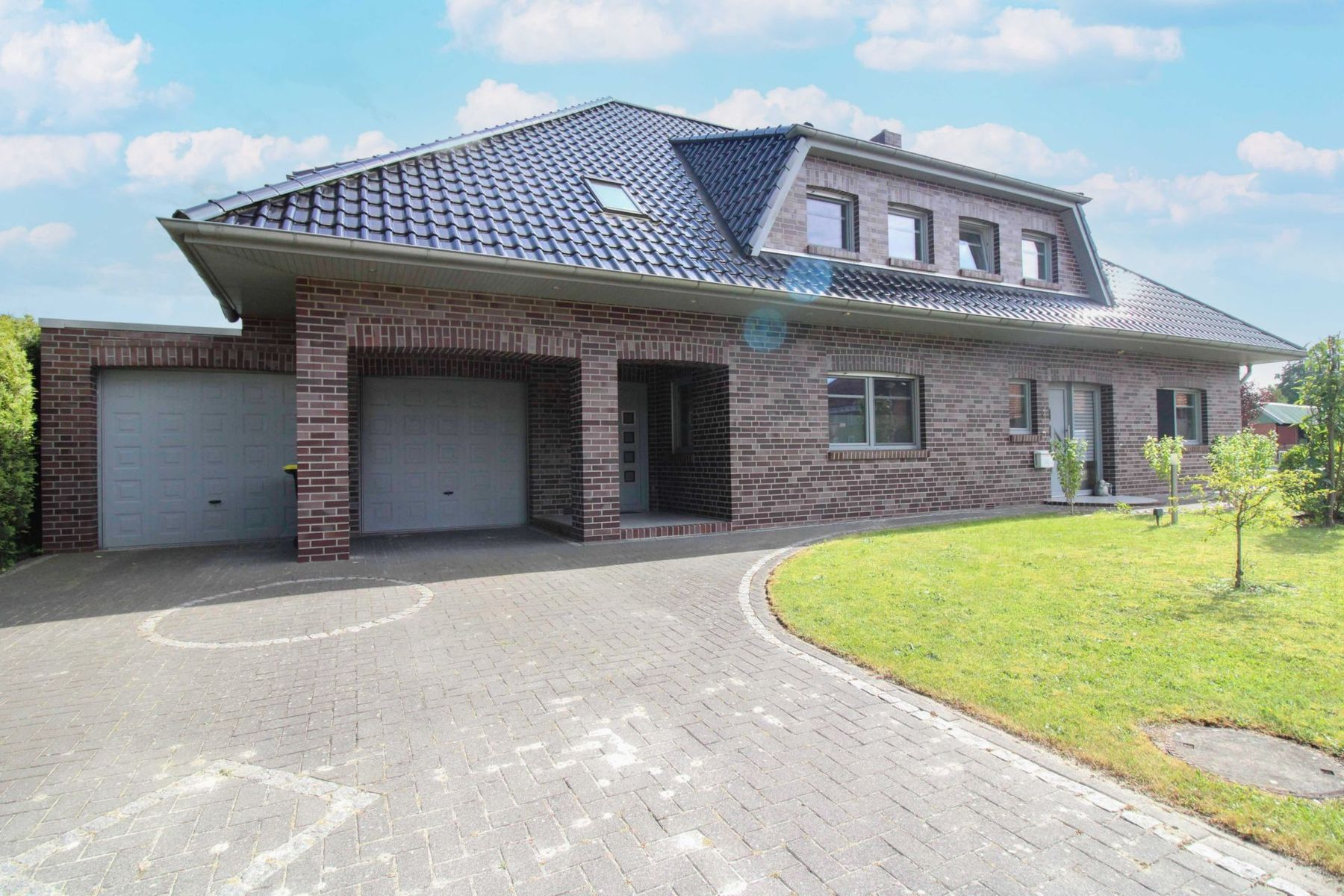 Mehrfamilienhaus zum Kauf als Kapitalanlage geeignet 398.500 € 8 Zimmer 240 m²<br/>Wohnfläche 938,2 m²<br/>Grundstück Ramsloh-Hollen Saterland 26683