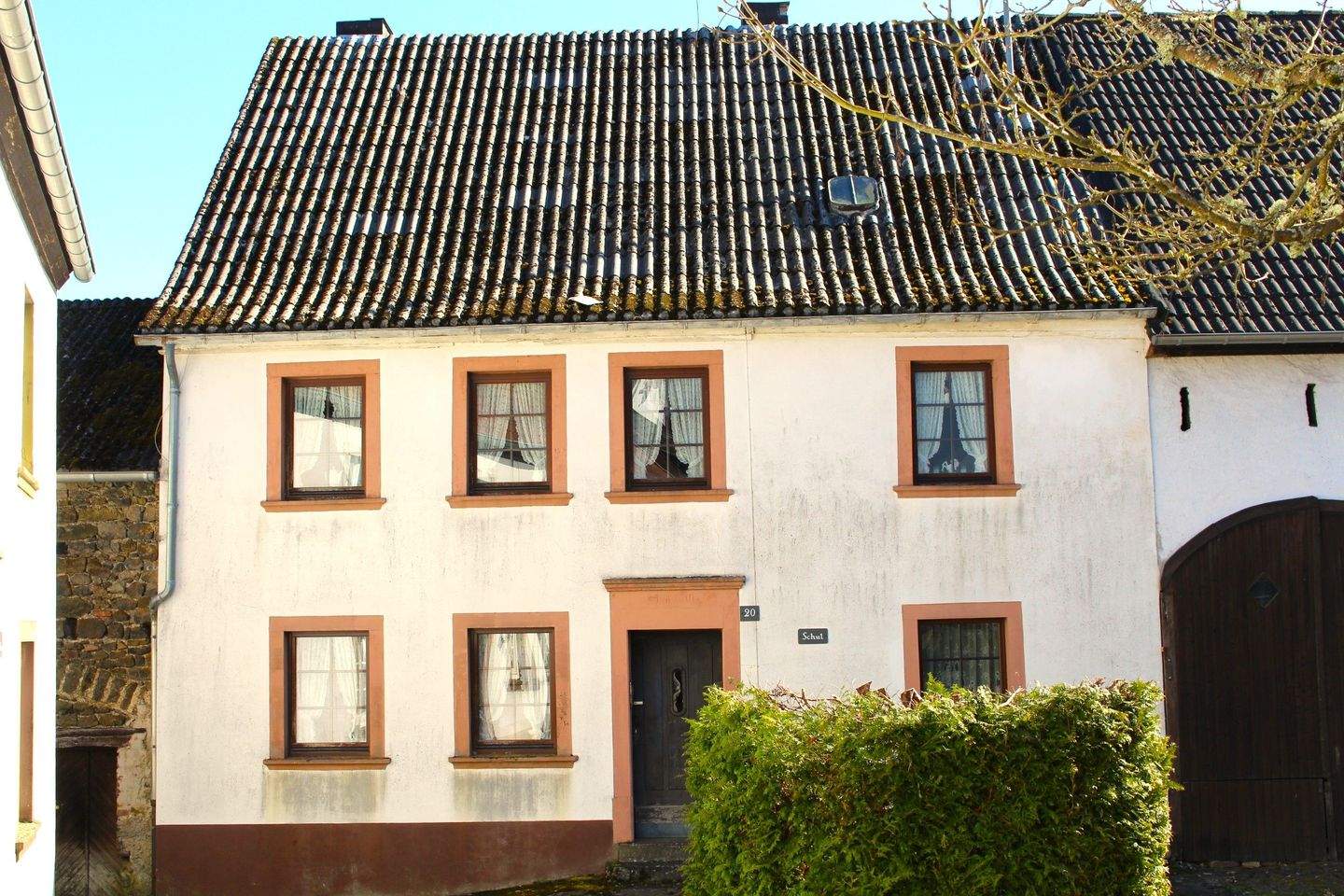 Immobilie in Oberstadtfeld - NÜRBURGRING !!! Bauernhaus *Einfamilienhaus * Oberstadtfeld * Daun * Hillesheim *Tierhaltung* Scheune*Stall* Nahe A1/B421** EFH/MFH/ZWH * Büro * Praxi - Bild 2