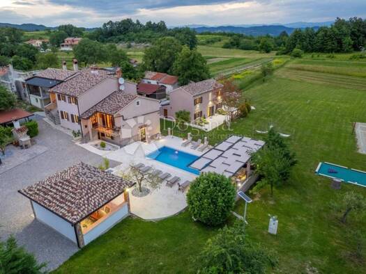 Haus zum Kauf 12 Zimmer 450 m² Pican Pican