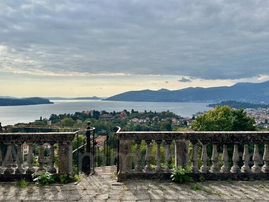 Villa zum Kauf 7 Zimmer 535 m² 545 m² Grundstück frei ab sofort Verbania