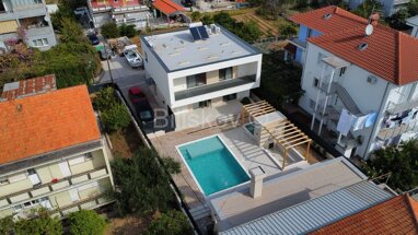 Haus zum Kauf 790.000 € 6 Zimmer 192 m² 476 m² Grundstück Trogir center