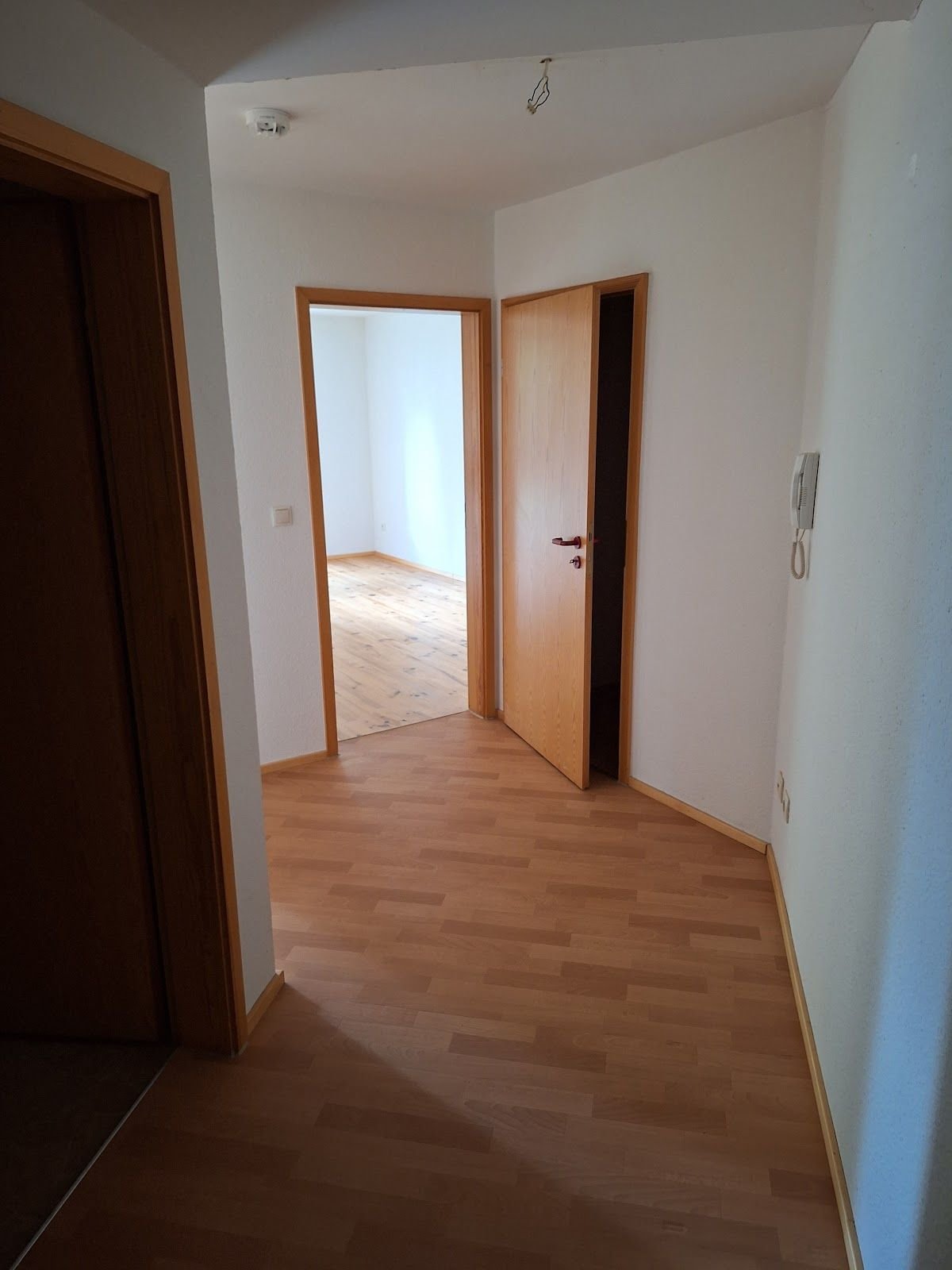 Wohnung zur Miete nur mit Wohnberechtigungsschein 370 € 2 Zimmer 66,9 m²<br/>Wohnfläche EG<br/>Geschoss 01.11.2024<br/>Verfügbarkeit Stadtbachring 32 Zeulenroda Zeulenroda-Triebes 07937