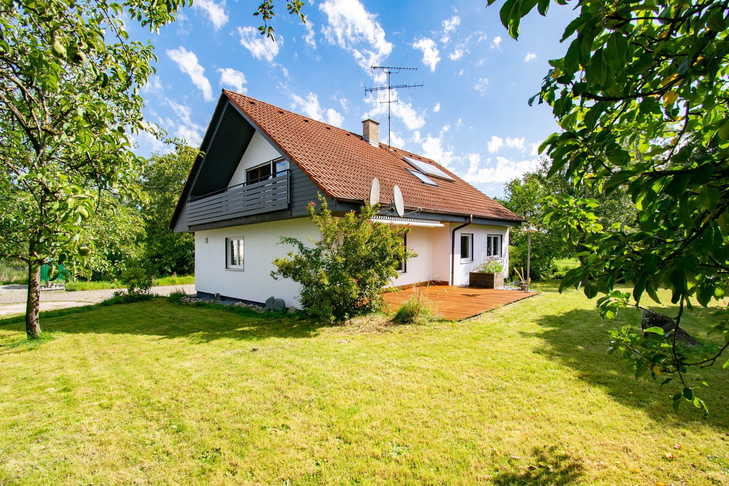 Einfamilienhaus zum Kauf 9 Zimmer 187 m²<br/>Wohnfläche 1.172 m²<br/>Grundstück ab sofort<br/>Verfügbarkeit Hippetsweiler Wald 88639