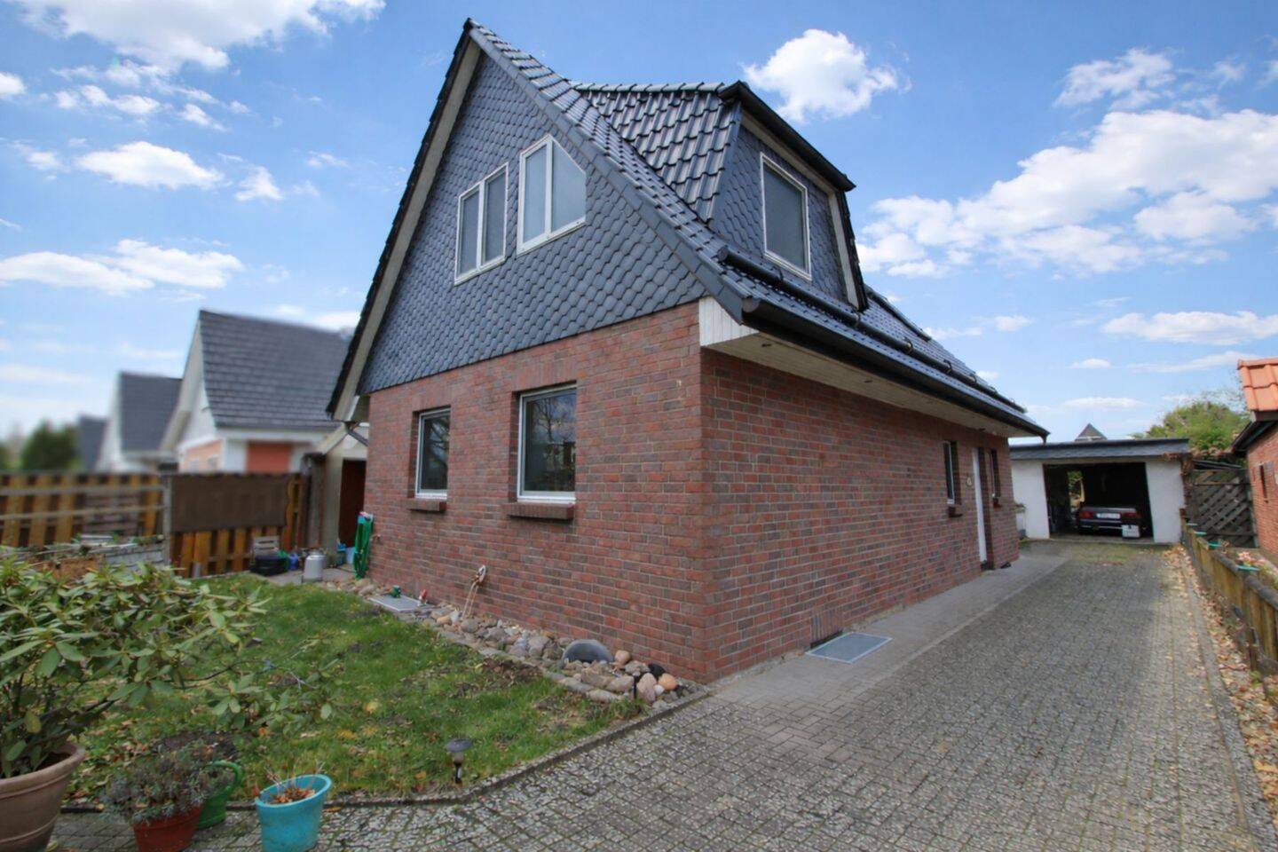 Immobilie in Norderstedt - Ein Haus - Zwei Möglichkeiten  Einfamilienhaus mit separatem Anbau - Bild 0