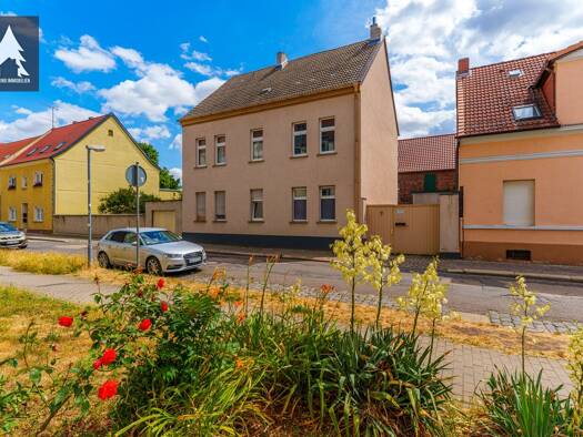 Mehrfamilienhaus zum Kauf 149.000 € 9 Zimmer 250 m² 1.078 m² Grundstück Georgstraße 19 Aschersleben 06449