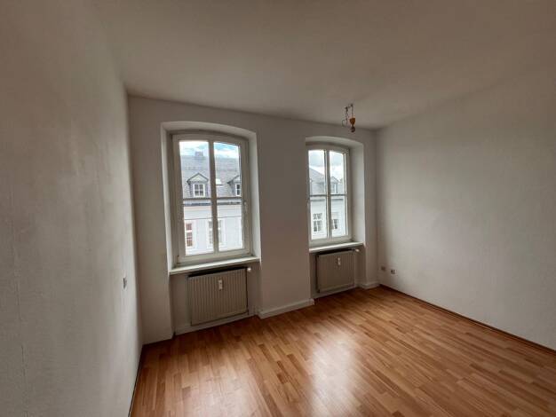 Wohnung zur Miete 600 € 3 Zimmer 85,3 m² 2. Geschoss Innenstadt Hof 95028