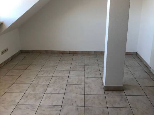 Wohnung zur Miete 300 € 1 Zimmer 26 m² Dachgeschoss, 5. Geschoss frei ab 01.09.2025 Glockenhof Nürnberg 90478