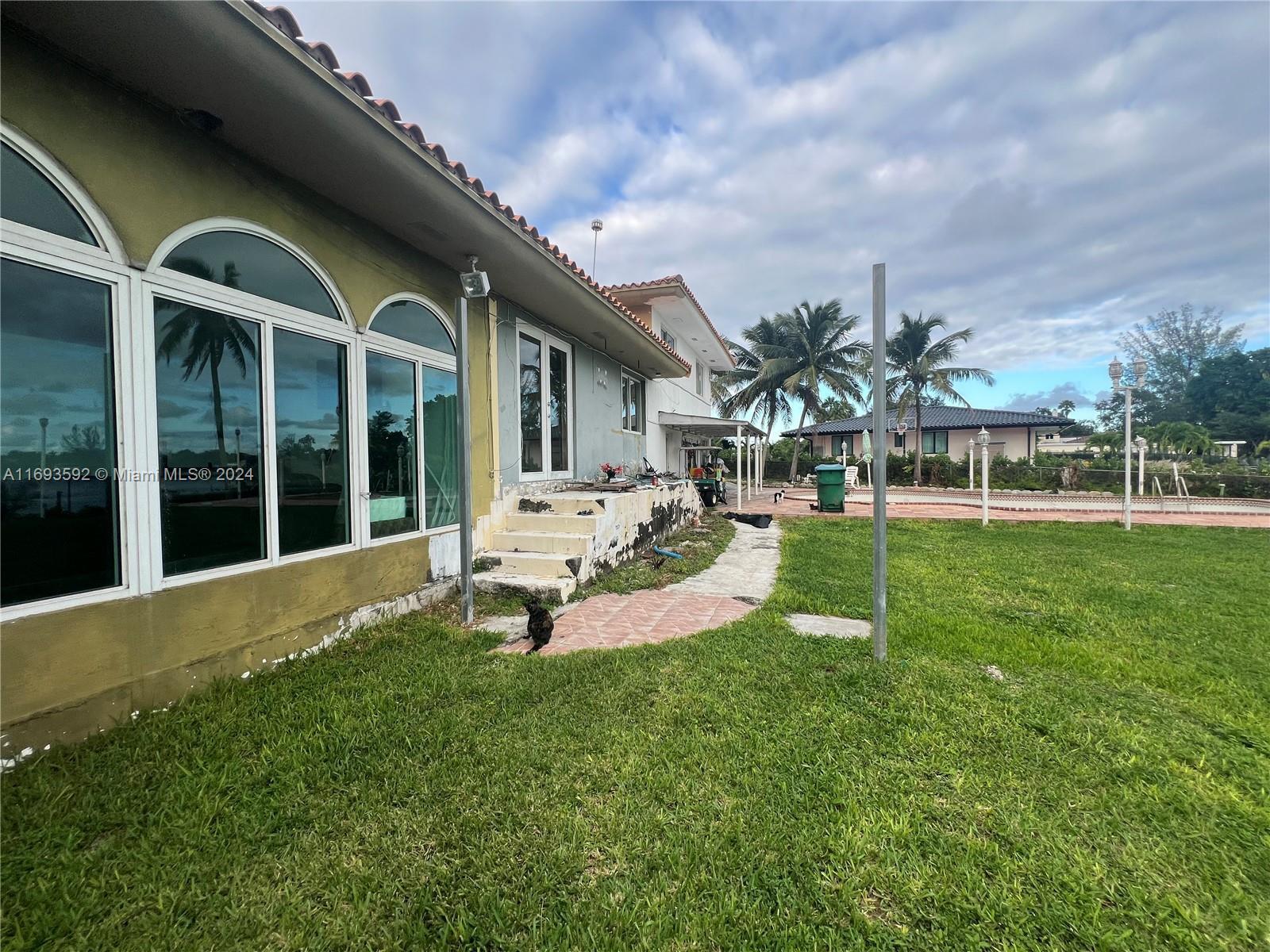 Einfamilienhaus zum Kauf 1.701.648 € 5 Zimmer 370 m²<br/>Wohnfläche 3.841,4 m²<br/>Grundstück Miami 33165