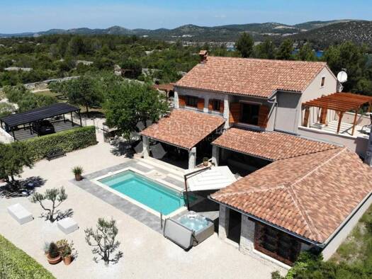 Haus zum Kauf 1.250.000 € 6 Zimmer 260 m² Martinska, Sibenik - Okolica Sibenik