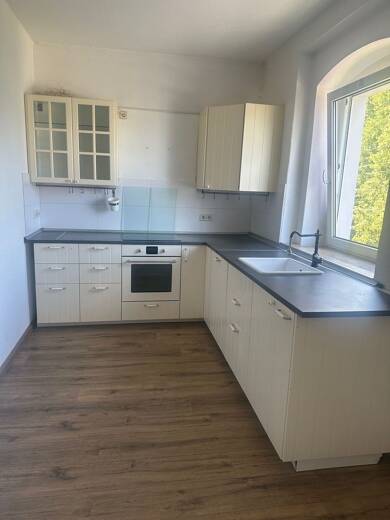 Wohnung zur Miete 685 € 4 Zimmer 100 m² 3 Geschosse frei ab sofort August-Bebel-Straße 11 Niederwürschnitz 09399