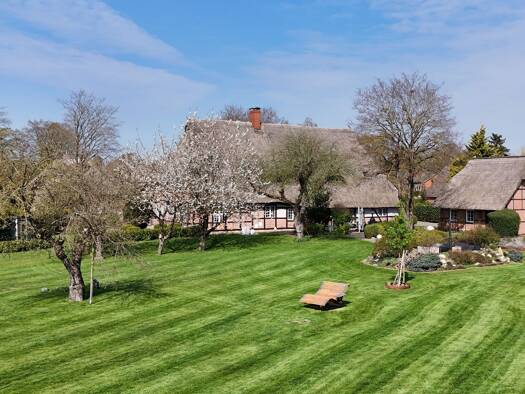 Mehrfamilienhaus zum Kauf 1.540.000 € 11 Zimmer 450 m² 4.245 m² Grundstück Hollenbek 23883