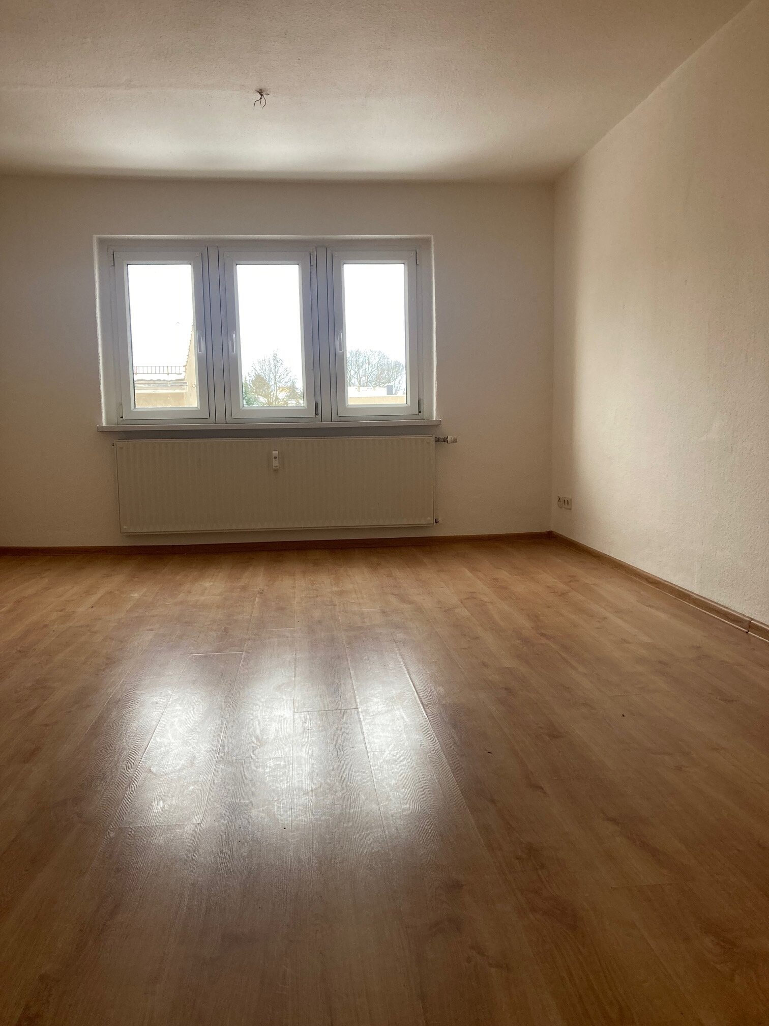 Wohnung zur Miete 340 € 3 Zimmer 88 m²<br/>Wohnfläche 3.<br/>Geschoss ab sofort<br/>Verfügbarkeit Eckartsberger Straße 10 Zittau Zittau 02763