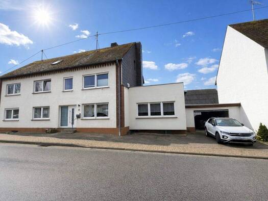 Doppelhaushälfte zum Kauf als Kapitalanlage geeignet 199.999 € 8 Zimmer 214 m² 273 m² Grundstück Norath 56291