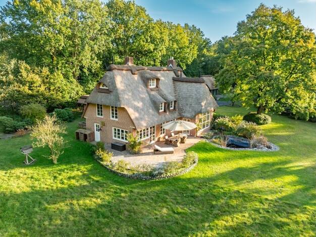 Villa zum Kauf 2.150.000 € 8 Zimmer 279 m² 10.067 m² Grundstück frei ab sofort Holm 25488