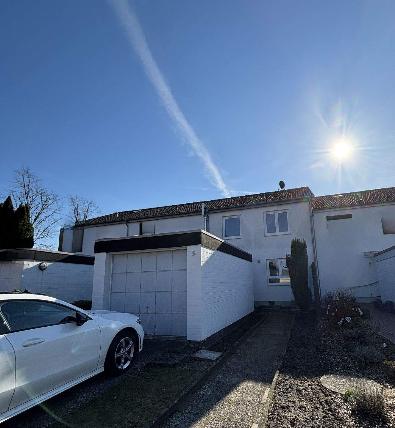 Immobilie in Rotenburg - solides Reihenmittelhaus mit Potential in guter Lage und im teilsanierten Zustand - Bild 2