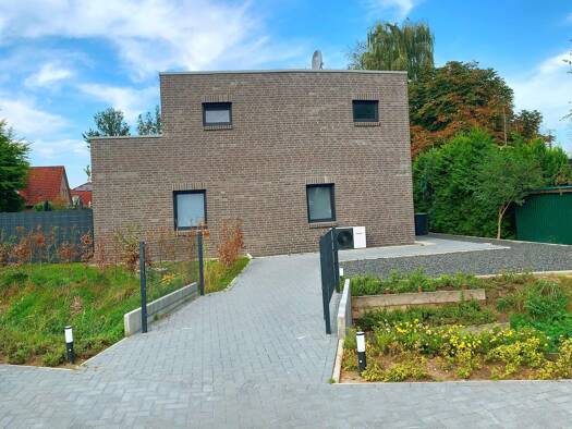 Mehrfamilienhaus zur Miete 1.100 € 3,5 Zimmer 90 m² 208 m² Grundstück frei ab 01.12.2026 Huntlosen Großenkneten 26197