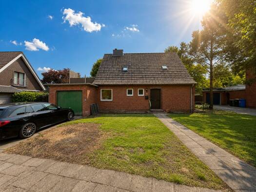 Einfamilienhaus zum Kauf 149.000 € 5 Zimmer 114,4 m² 585 m² Grundstück Meldorf 25704