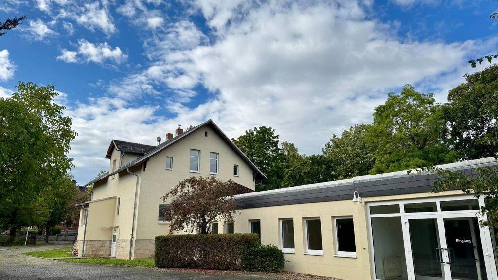 Haus zum Kauf 1.100.000 € 13 Zimmer 570 m² 1.950 m² Grundstück Naumburg Naumburg (Saale) 06618