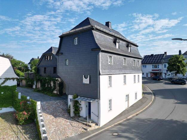 Einfamilienhaus zum Kauf 9 Zimmer 204 m² 289 m² Grundstück Lichtenberg 95192