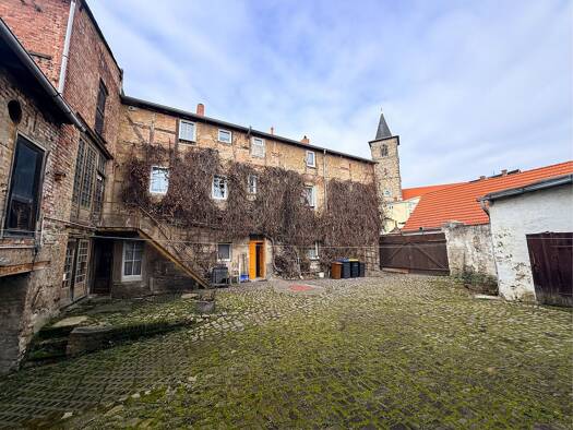 Mehrfamilienhaus zum Kauf als Kapitalanlage geeignet 190.000 € 270 m² 806 m² Grundstück Bernburg Bernburg (Saale) 06406