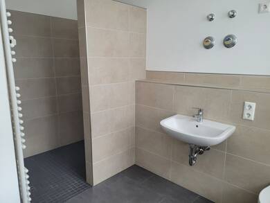 Wohnung zur Miete 590 € 2 Zimmer 75 m² 1. Geschoss frei ab sofort Schlossparkpassage 2 Hildburghausen Hildburghausen 98646