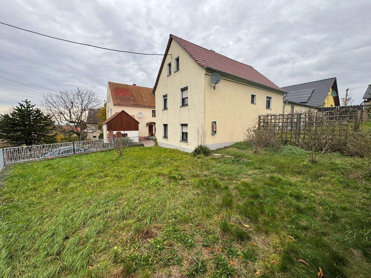 Preiswertes Haus für Handwerker in der Gemeinde Niederau