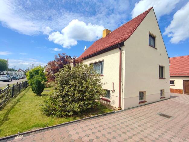 Einfamilienhaus zum Kauf 300.000 € 6 Zimmer 144 m² 896 m² Grundstück Radefeld Schkeuditz 04435