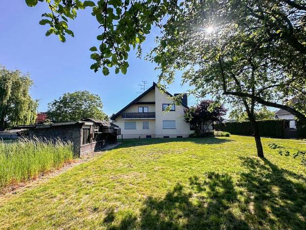 Mehrfamilienhaus zum Kauf als Kapitalanlage geeignet 528.000 € 9 Zimmer 230 m² 1.318,3 m² Grundstück Niederlindach Heßdorf 91093