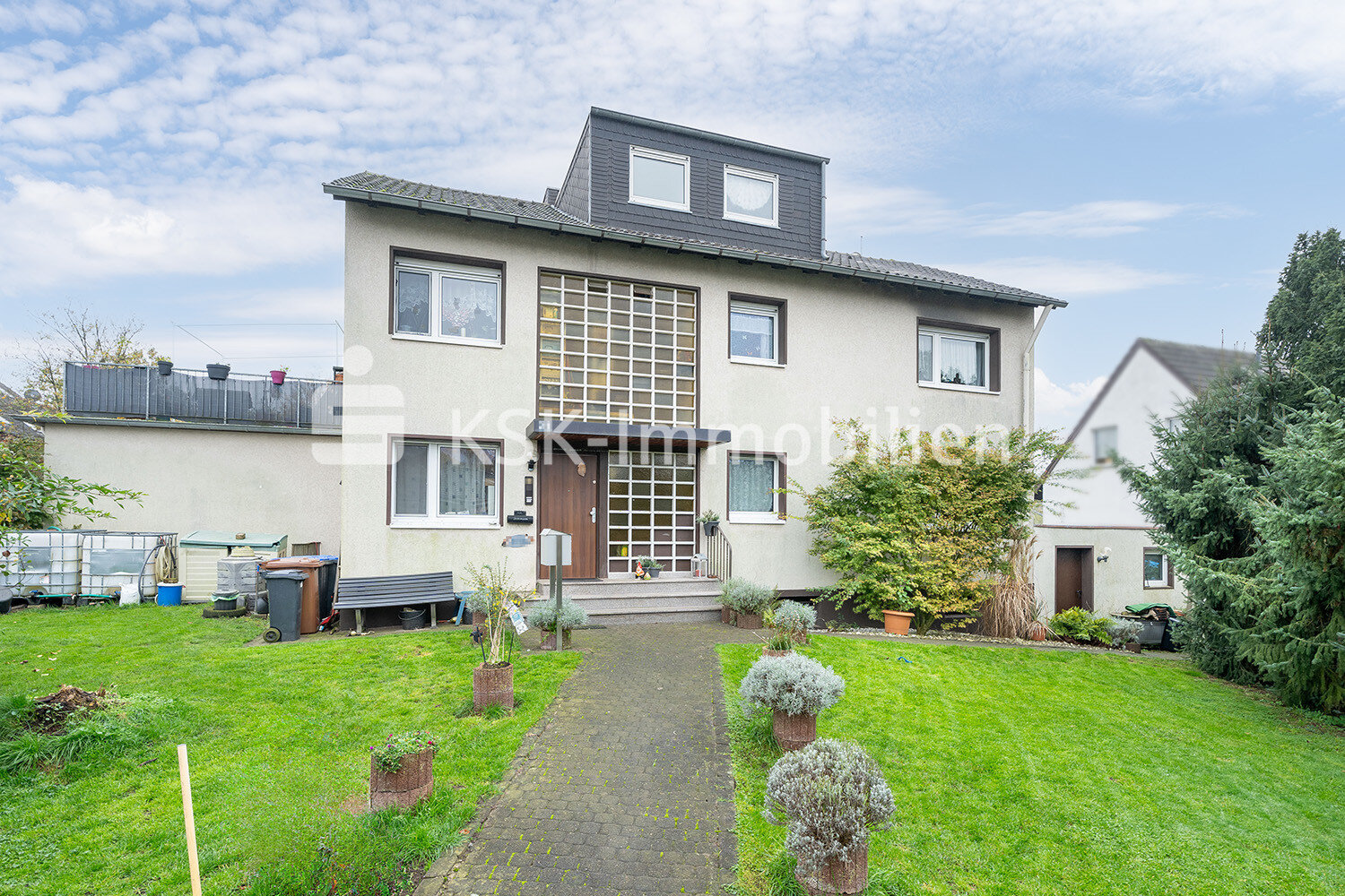 Mehrfamilienhaus zum Kauf 595.000 € 7 Zimmer 151 m²<br/>Wohnfläche 757 m²<br/>Grundstück 01.03.2025<br/>Verfügbarkeit Hand Bergisch Gladbach 51469