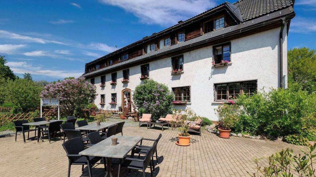 Hotel zum Kauf 1.580.000 € 15 Zimmer 2.850 m² Grundstück Höchenschwand 79862