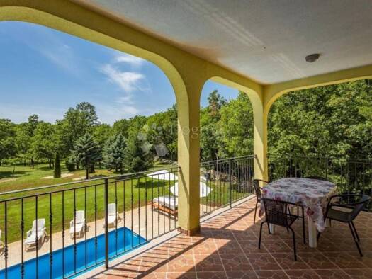 Haus zur Miete 3.360 € 11 Zimmer 250 m² Labin Labin