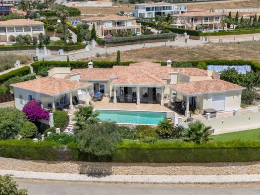 Haus zum Kauf 2.450.000 € 320 m² 1.950 m² Grundstück Luz 8600