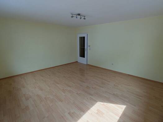 Wohnung zur Miete 600 € 2 Zimmer 57 m² Geschoss 1/2 frei ab sofort Innenstadt Kaiserslautern 67655