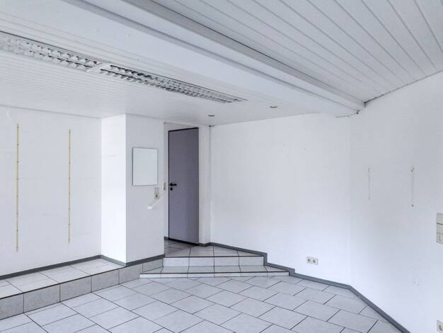 Bürofläche zur Miete 650 € 3 Zimmer 125 m² Bürofläche Stammheim Calw 75365