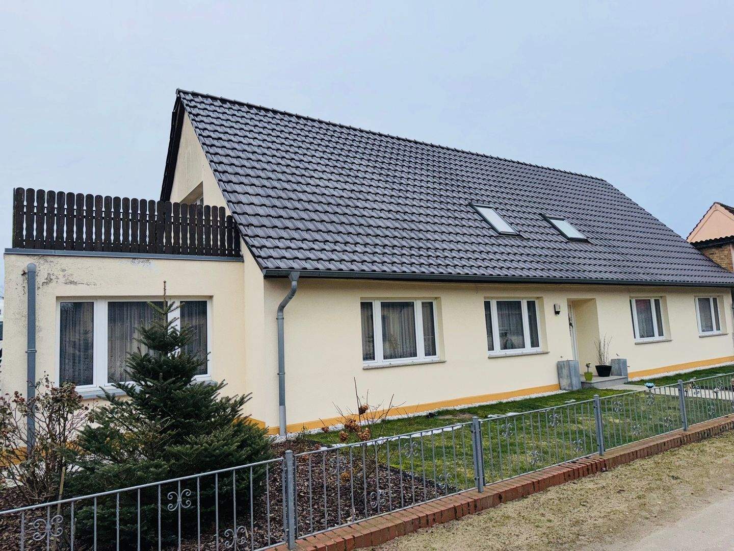 Immobilie in Banzkow - Arbeiten in Schwerin, Wohnen im Grünen: Vielseitiges Landhaus mit 1.626 m² Grund in Banzkow - Bild 0