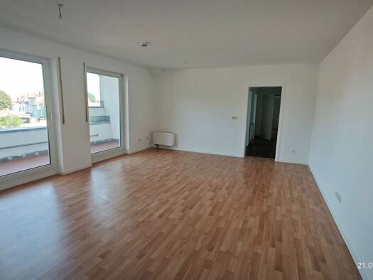Wohnung zur Miete 690 € 3 Zimmer 95,6 m² frei ab sofort Goethestraße 18b Waltershausen 99880