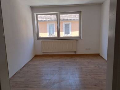 Wohnung zur Miete 1.100 € 4 Zimmer 100 m² Geschoss 3/4 frei ab sofort Kitzingen Kitzingen 97318