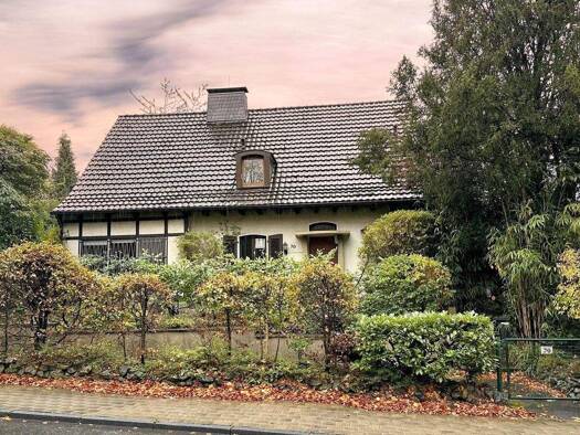 Mehrfamilienhaus zum Kauf 300.000 € 7 Zimmer 153 m² 1.157 m² Grundstück frei ab sofort Vohwinkel Wuppertal 42329