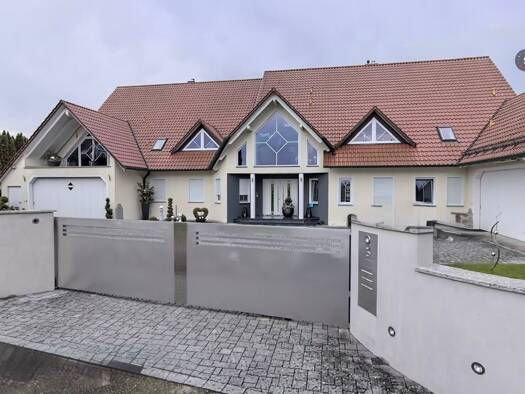Einfamilienhaus zum Kauf 13 Zimmer 527 m² 1.600 m² Grundstück Schretzheim Dilingen 89407