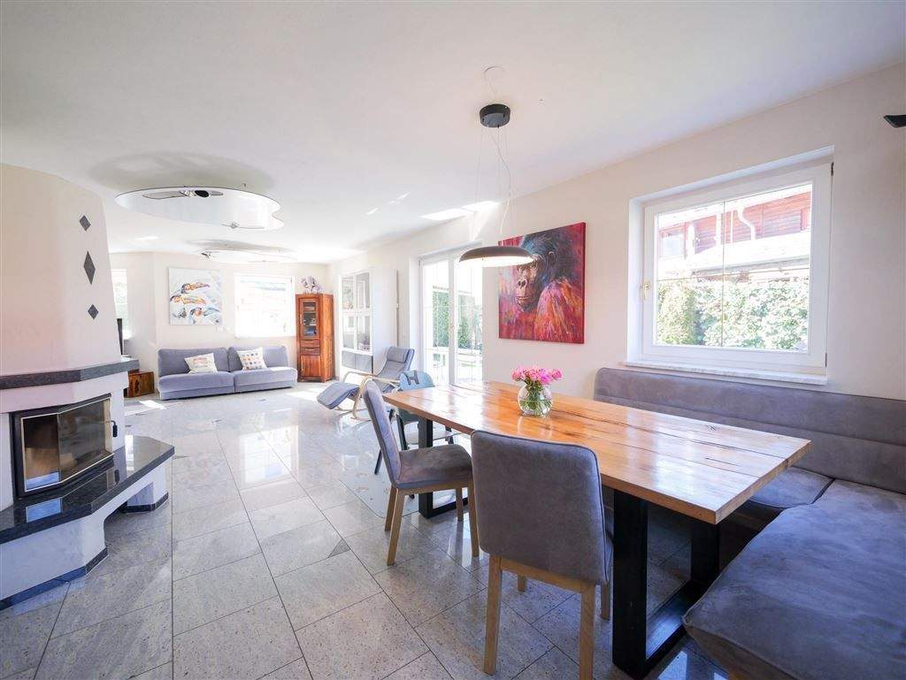 Immobilie in Mammendorf - Großzügiges Einfamilienhaus mit separatem Arbeitsbereich, Wellnessbereich und Doppelgarage - Bild 1