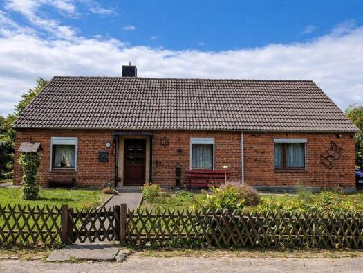 Einfamilienhaus zum Kauf 224.500 € 4 Zimmer 100 m² 1.879 m² Grundstück Thürk Bosau 23715