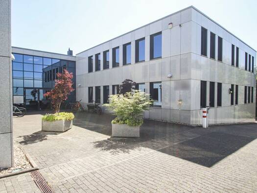 Bürogebäude zum Kauf als Kapitalanlage geeignet 2.050.000 € 875 m² 2.555 m² Grundstück Lintorf Ratingen 40885
